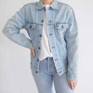 Levi’s Light Wash Denim Trucker Jacket 90s Vintage Classic Minimalist Jean M